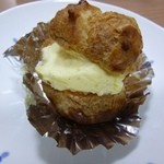 Tous les jours - 2012.08 シュークリーム ¥150
                      朝に焼き立てシューに生クリームを合わせたカスタードをたっぷり。 