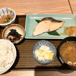 Donabe Dakigohan Nakayoshi - 鰤の柚塩焼き定食