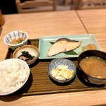 土鍋炊ごはん なかよし - 鰤の柚塩焼き定食