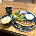 チャムアパートメント - 焼き魚定食(鯖)