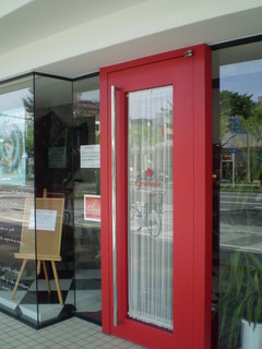 RESTAURANTE Granada - 真っ赤なドア