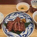 炙り牛たん万 - 料理写真: