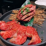 TOKYO焼肉ごぉ はなれ - 手前がカルビ、奥がハラミ
