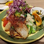 GRANDMIRAGE WHOLE NOTE CAFE - 焼きブリ大根と菜の花の酢みそあえ＋サラダ