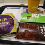 Makudonarudo - ヤッキー・ベルギーショコラパイ・アップルパイ・コーヒーS(合計550円)