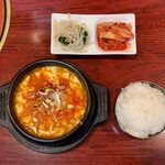 韓国家庭料理＆炭火焼肉　最高峰 - スンドゥブチゲ ¥780 ＋ 海鮮 ¥200