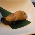 南洲 - 8/25　お通しの牡蠣燻製オイル漬け