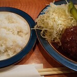 クック - 日替わり\700。今日はハンバーグ。