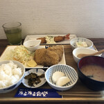 アジフライ たるたる食堂 - アジフライ定食¥950＋大海老フライ¥380