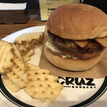 CRUZ BURGERS & CRAFT BEERS - 