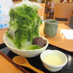松崎煎餅 お茶席 - 姿が「ワイルド」な氷なんです