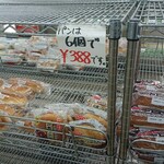 たけや製パン - 菓子パンは6個388円。