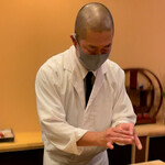 鮨駒 - 握る店主