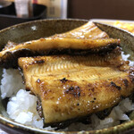 居喰処 光 - 2021/01/26
      本日の日替り うな丼 500円