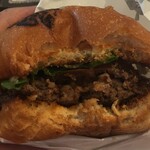 SHOGUN BURGER - おぉぉぉ美味いな。
                        
                        パンが変に甘くないし。
                        
                        パティも美味いヽ(´o｀
                        
                        まーーーこの値段でマック程度だったら怒髪天だけど。
                        
                        
                        