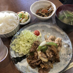 家庭料理居酒屋 よってって - ♪豚肉生姜焼き定食 ¥500