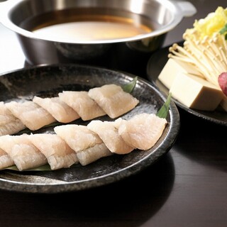 夏季限定 鱧すき をメインに天ぷらや鱧落としなど気軽に活鱧を楽しむ全6品 天然 活鱧コース 泳ぎとらふぐ料理 ふぐ清 堺東 ふぐ 食べログ