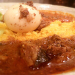 SPICY CURRY 魯珈 - ２種盛り、チキンカレーとラムカレー、ライス大盛、煮玉子追加