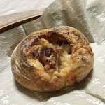 パンやきどころ RIKI - カラメルオニオンとイベリコベーコン ¥250+税