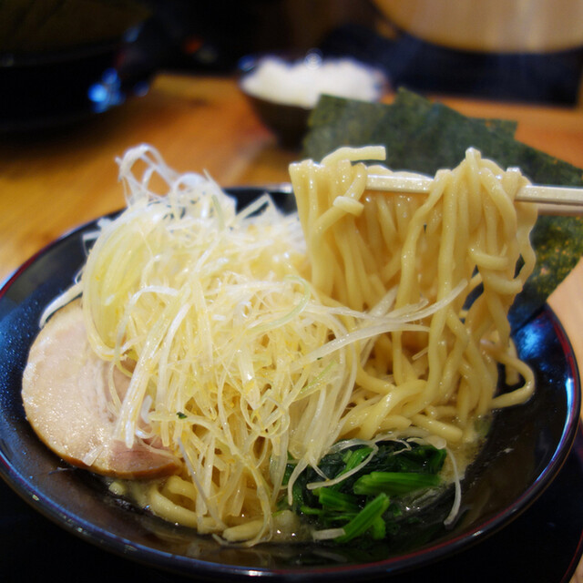 横浜家系ラーメン 春吉家 渡辺通 ラーメン 食べログ 横浜家系ラーメン 春吉家 渡辺通 ラーメン 食べログ