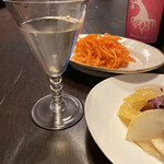 키리만 사카텐 - 큰 유리잔과 비슷해서 바카라인 줄 알았는데, 지금에서야 라리크라는 걸 깨달았습니다(//∇//)