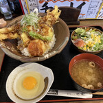 大阪産料理 空 - デッカイあなご丼にサービスの生たまご