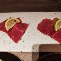 うしごろ 貫 五反田店 - サブトン炙り握り