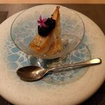 銀座 大石 - ノドグロの燻製寿司、キャビア添え。お皿も美しい