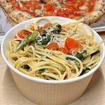 Pizzeria Alto Palazzo - パスタ:しらす、ほうれん草、トマトのオイル(¥1,250)