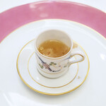 ペレグリーノ - 【初めの料理】長野県産伊那産ぎたろう軍鶏を丸ごと一羽煮出した　"ブロート"　トリュフスライス