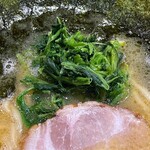 横浜家系ラーメン 三郷家 - ほうれん草。
