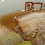 会津喜多方ラーメン坂内 小法師 - 豚バラのチャーシュー！トロ肉と呼んでるようだ！ふんだんに！