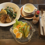Cafe Suimei - 牡蠣と春菊のバター醤油パスタ
            サラダ、スープ付き1200円税込み。