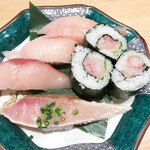 北陸金沢 まわる寿し もりもり寿し - ぶり5点盛（ぶり、ぶりとろ、ぶりてん、ぶりたたき、ぶり鉄火巻き）