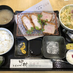 とんかつ中村 - 甘とろ豚　ロース・ヒレ食べ比べ定食