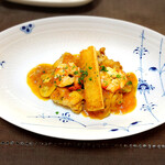 リベルテ - プリップリのエビと白身魚のトマトソース