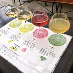 コンブチャ ブルワリー&タップルーム - グラスに4種　美味しそう