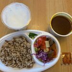 女王さまのスパカリー - 注文はラインを使って行ったんですが女王さまのオリジナルカレーとプレーンラッシーで１１５０円でした。