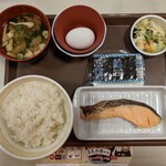 すき家 - 鮭定食 520円,たまご 60円