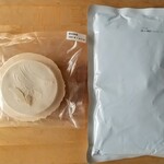 味の加久の屋 - 料理写真:専用のおつゆせんべいと具材入り汁パック！普通の南部せんべいとは違うようだ！