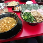 とんこつラーメンいしい - つけ麺。チャーシュー増し。メンマ。