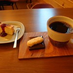 cafe ソノヒノキブン - キリマンジャロ＆チーズケーキ