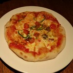 LA VITA - ソーセージとトマトのピザ