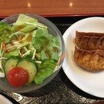 福運楼 - 揚げ餃子・サラダ