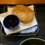 Nihonsyutojisakana sugikou - 本日の日替わりで揚げ物は熱々で胡椒が効いたコロッケです