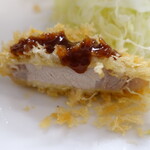 とんかつ成蔵 - ソースをかけて