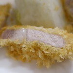 とんかつ成蔵 - 綺麗な断面