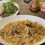 ナナイロパスタ - 【期間限定】天使の海老のトマトクリームパスタ 1,680円 + 大盛り 250円。