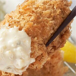 ■■Hiroshima Prefecture Large Fried Oysters■■ One oyster 290 yen (excluding tax)