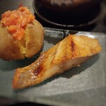 和食処 松井 - 塩辛じゃがバターと焼魚